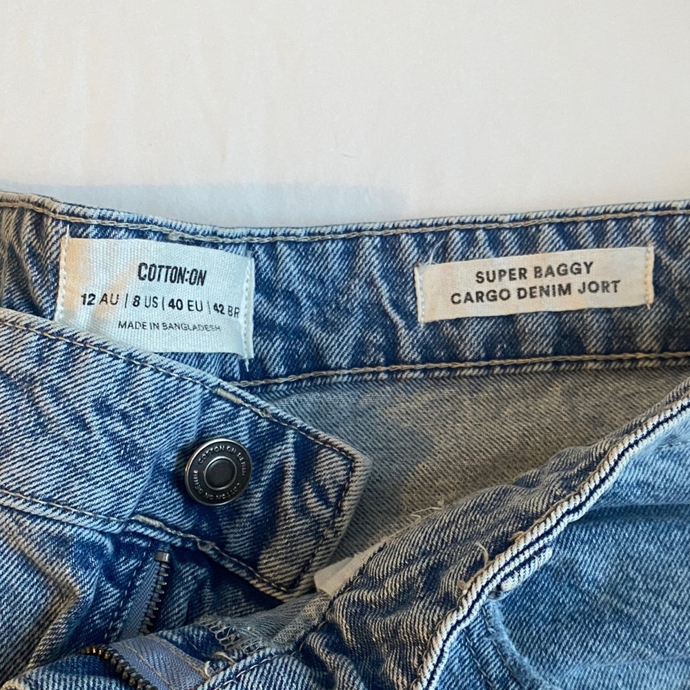 Cotton On Women’s Super Baggy Cargo Denim Jort - Picture 2 of 3